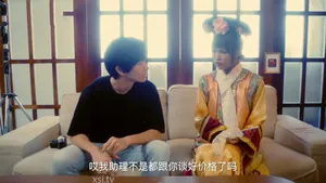 Gã chồng trở về nhà nhìn thấy cảnh vợ yêu đụ với người đàn ông khác