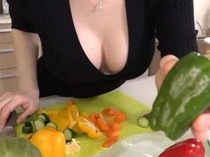 Cô em gái ngây thơ và cậu anh trai dâm loạn