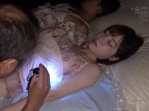 Nữ thần tuyệt vời nhất đang đến, với bộ ngực đẹp, đôi chân dài và lỗ hồng hổ trắng...