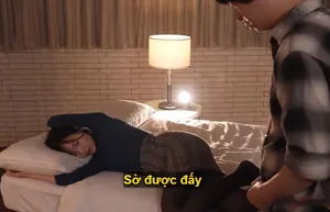 Cậu con trai phát hiện má kế trẻ "đi ngoài" bố mình