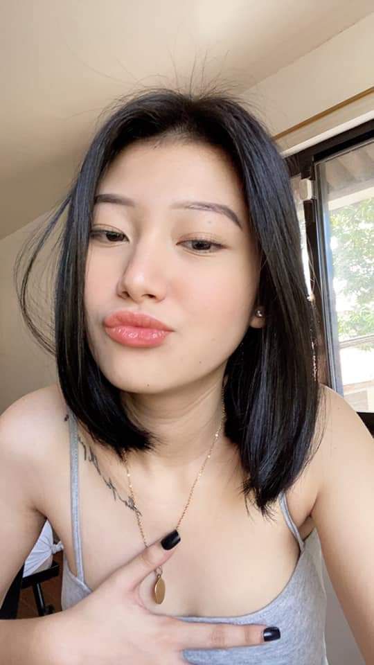 Dùng tiền mua dâm cô bạn gái vú bự đang đón xe buýt