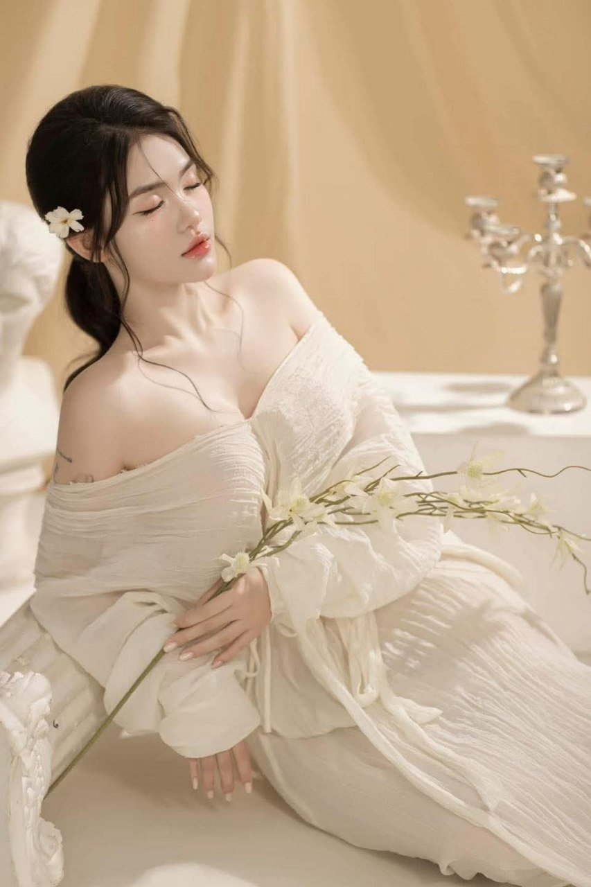 Nữ tài xế sướng rung lồn với cặc bự của anh khách thèm đụ